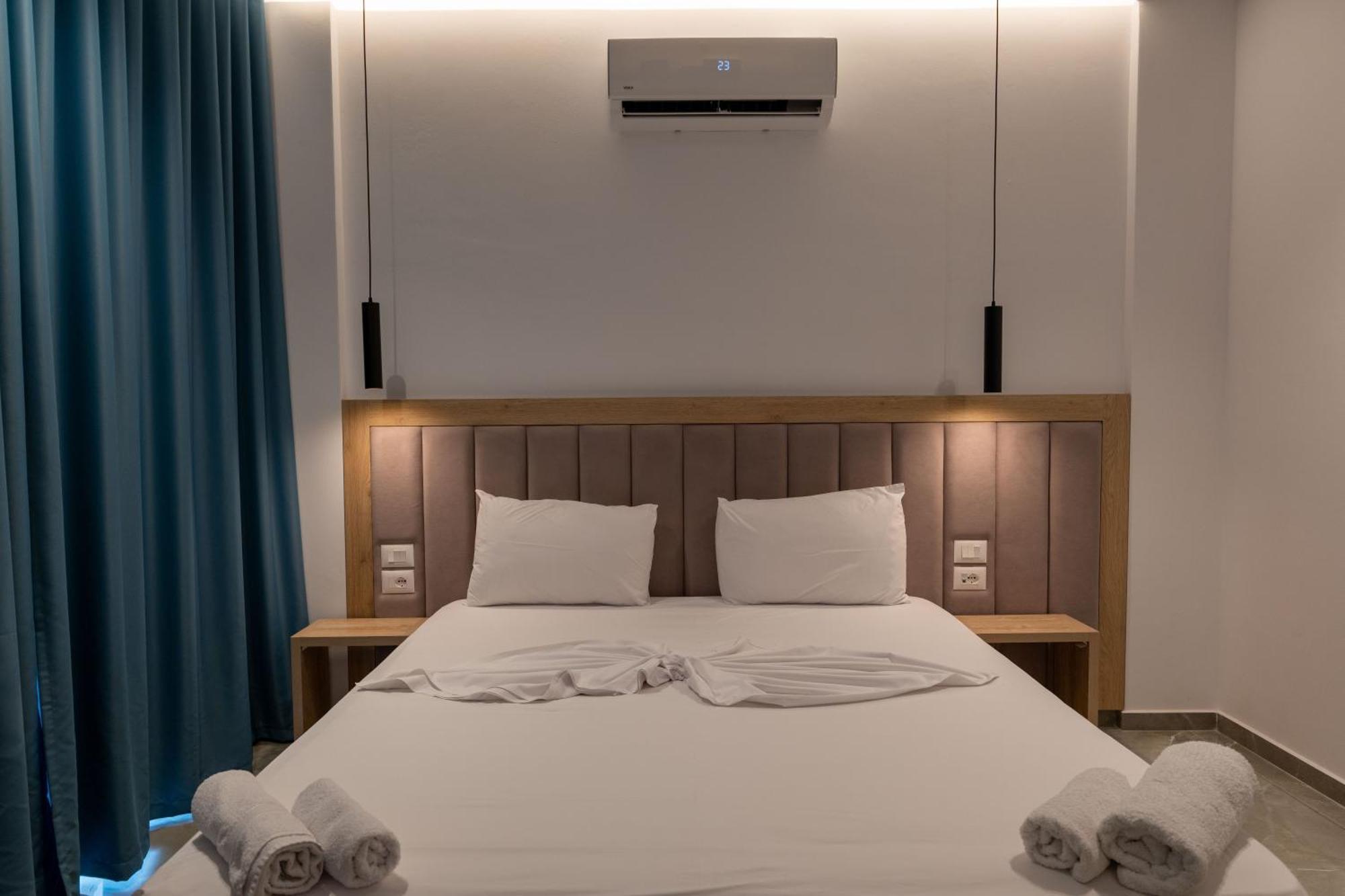 Monel Hotel Εξαμίλιο Εξωτερικό φωτογραφία