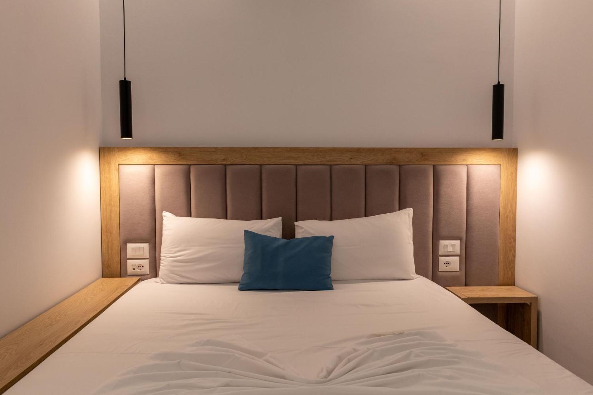 Monel Hotel Εξαμίλιο Εξωτερικό φωτογραφία