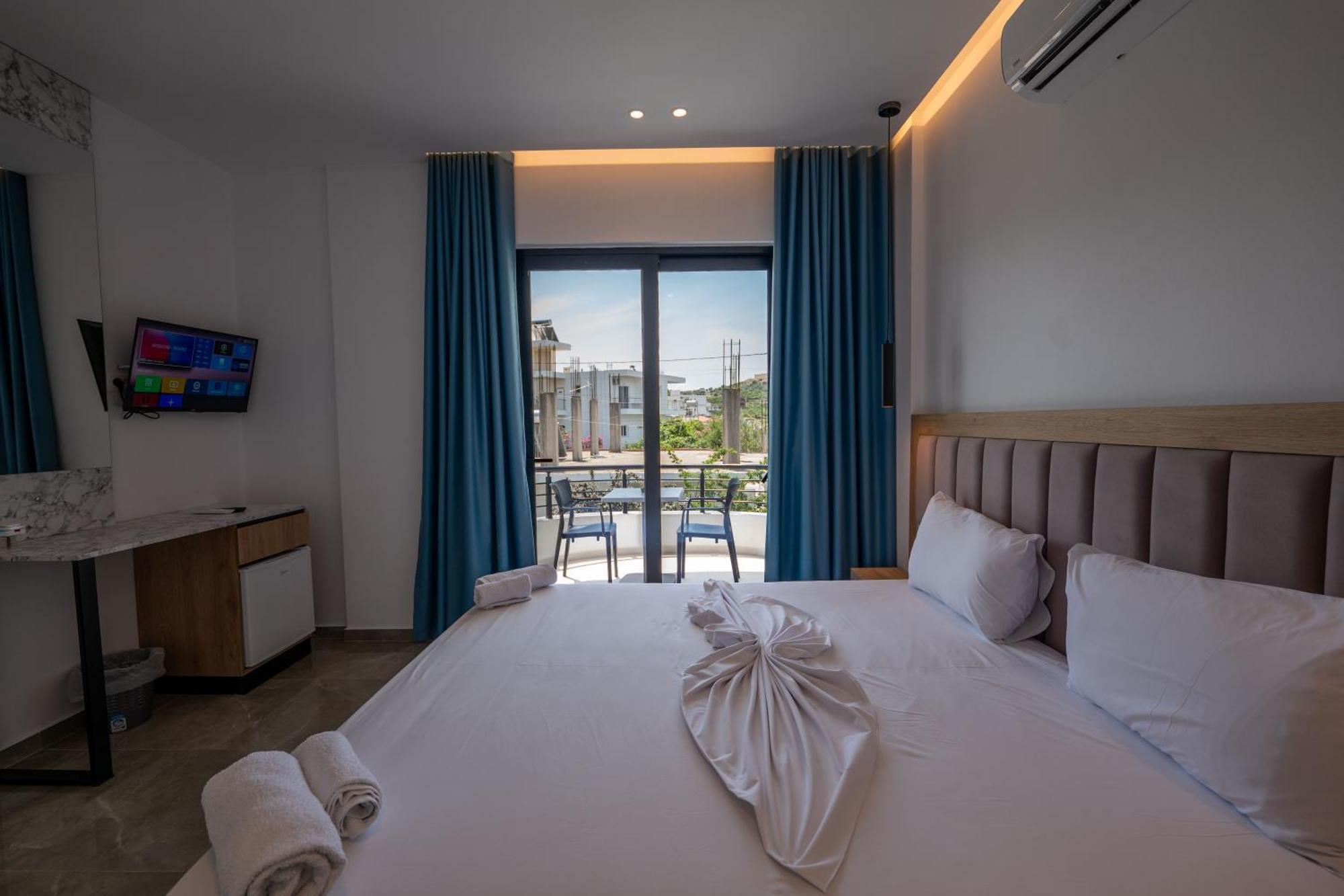 Monel Hotel Εξαμίλιο Εξωτερικό φωτογραφία