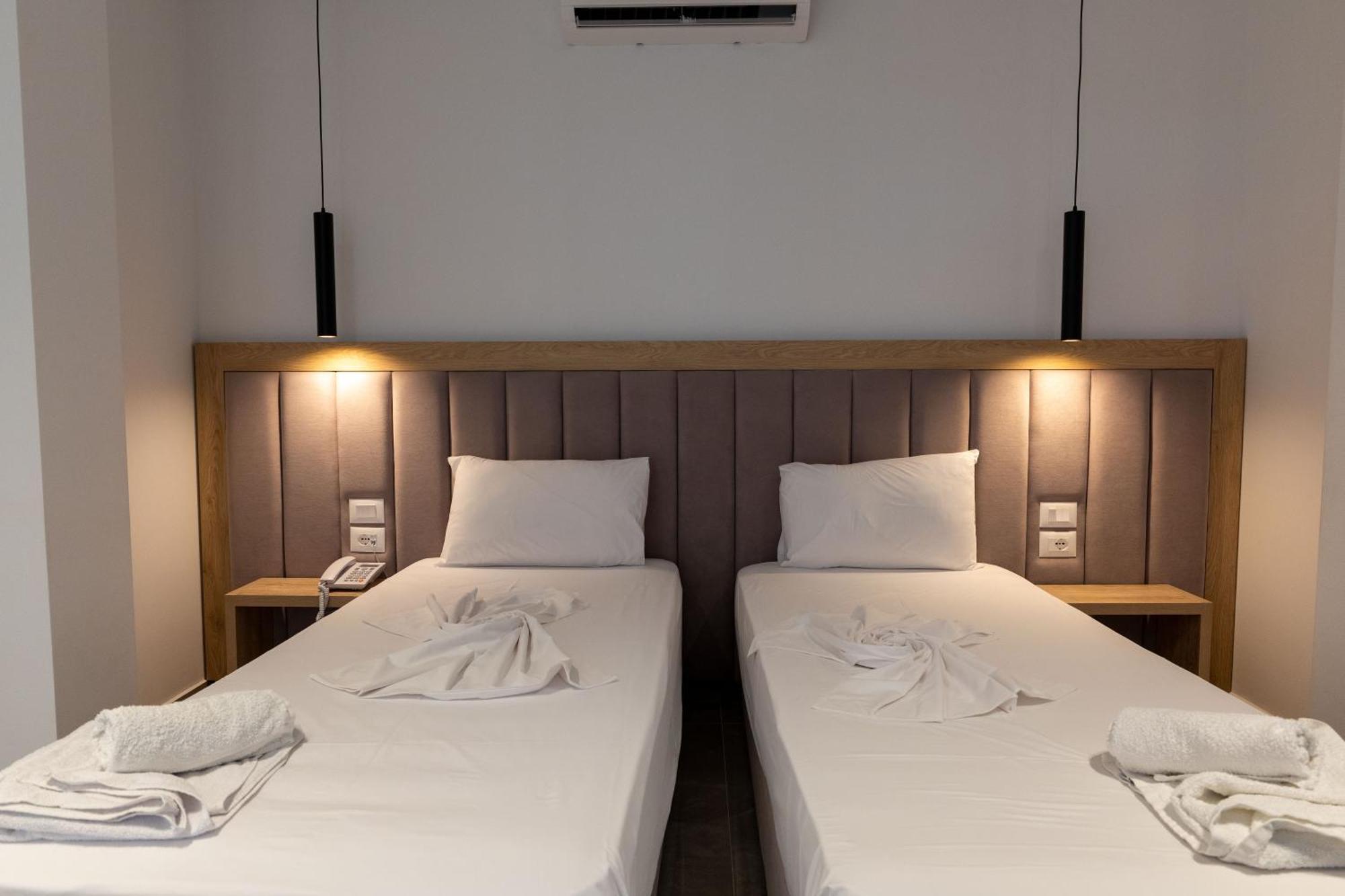 Monel Hotel Εξαμίλιο Εξωτερικό φωτογραφία