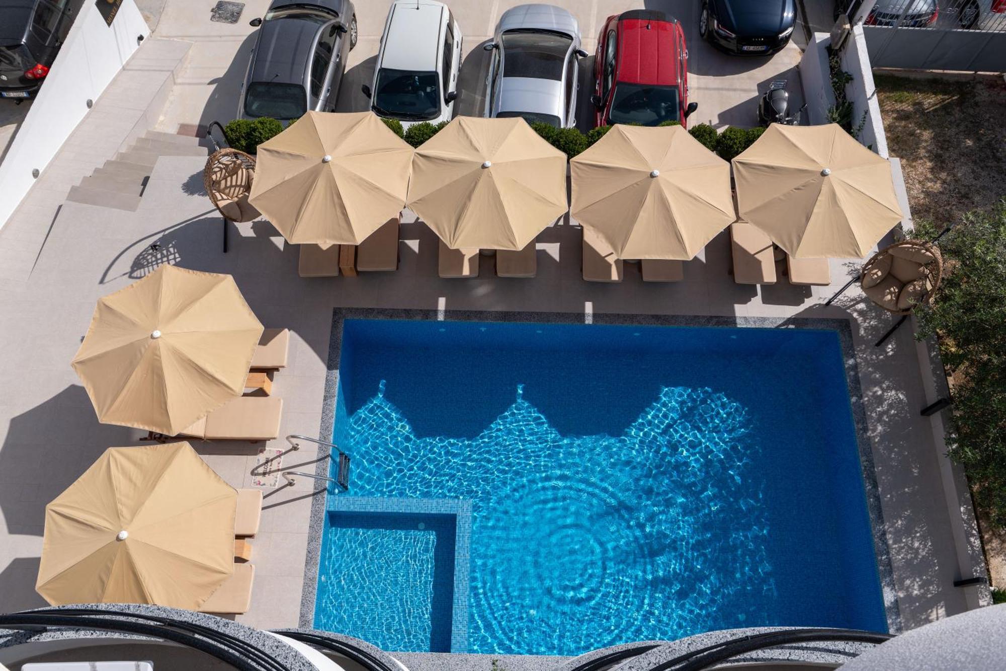 Monel Hotel Εξαμίλιο Εξωτερικό φωτογραφία