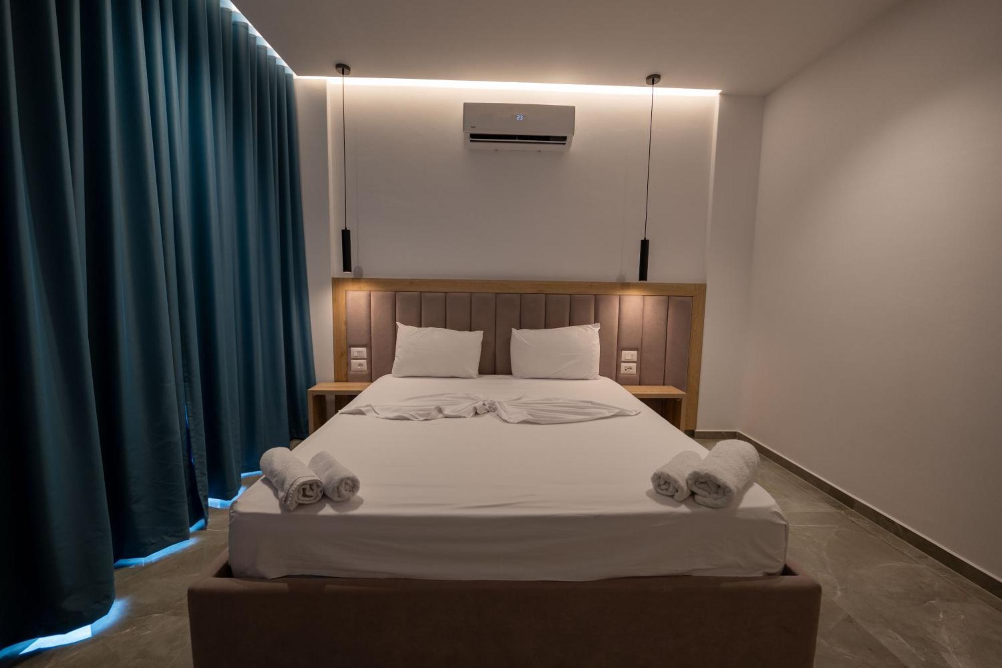 Monel Hotel Εξαμίλιο Εξωτερικό φωτογραφία