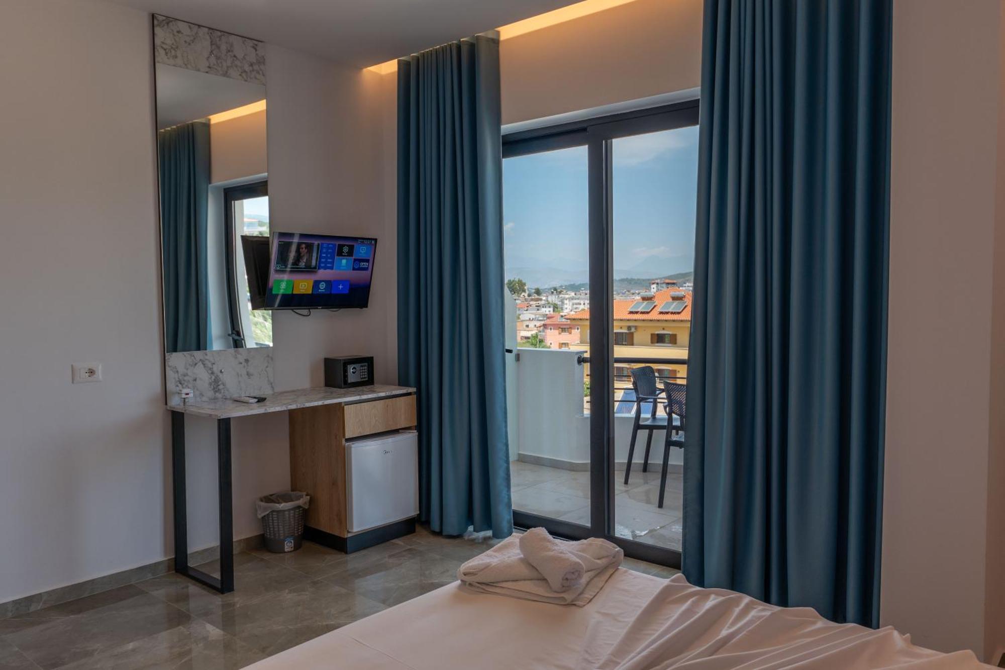 Monel Hotel Εξαμίλιο Εξωτερικό φωτογραφία