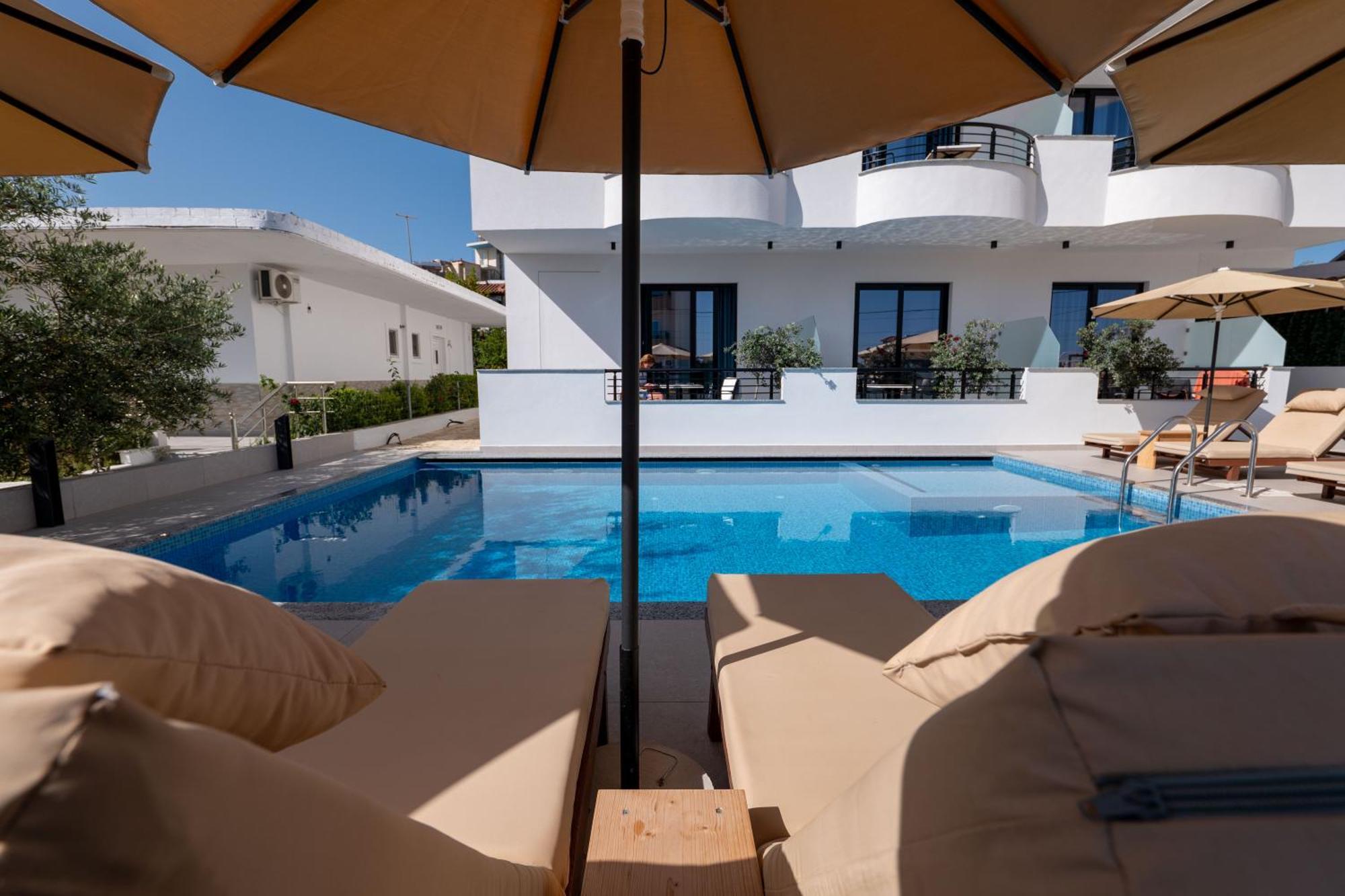 Monel Hotel Εξαμίλιο Εξωτερικό φωτογραφία