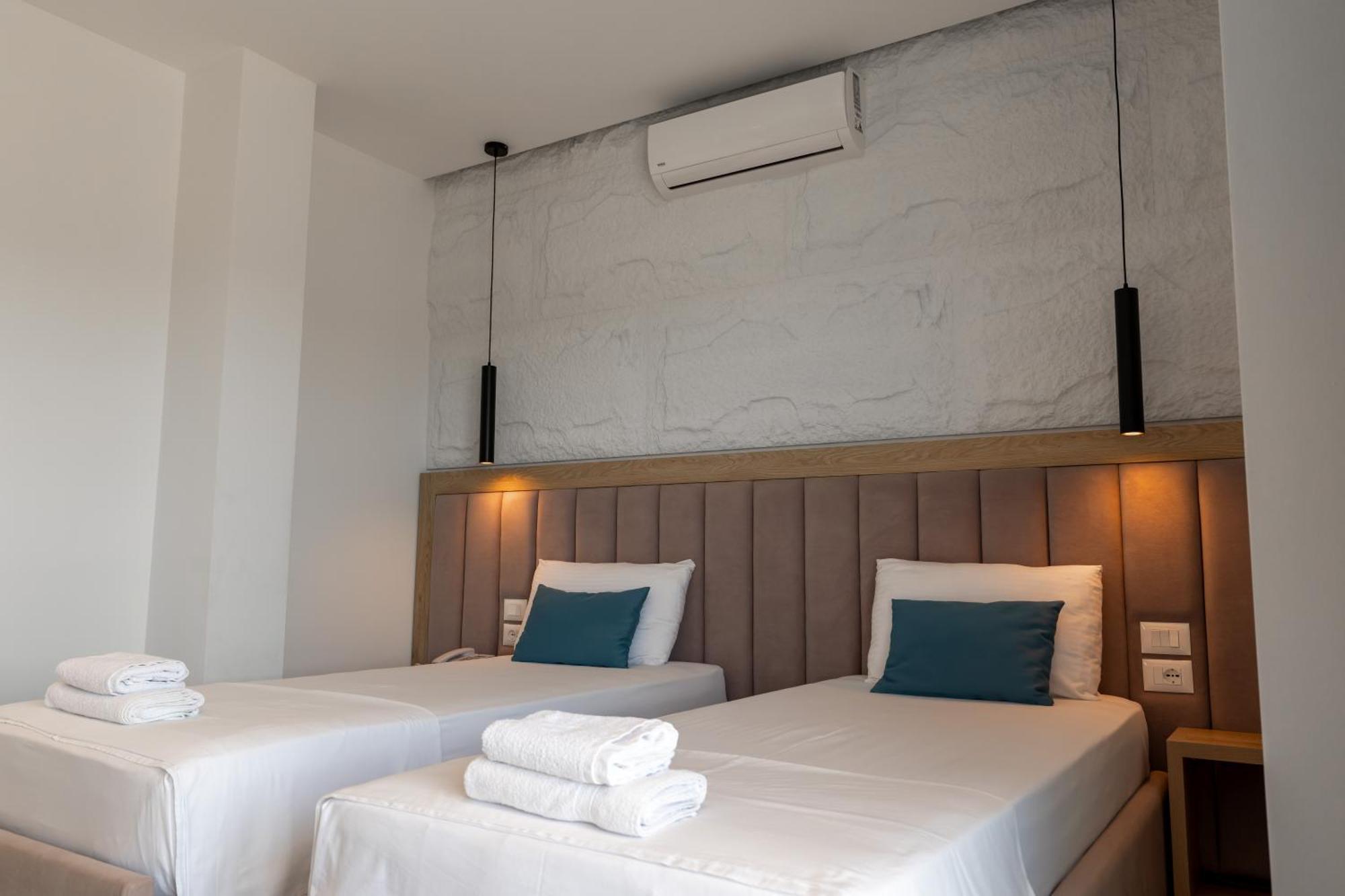 Monel Hotel Εξαμίλιο Εξωτερικό φωτογραφία