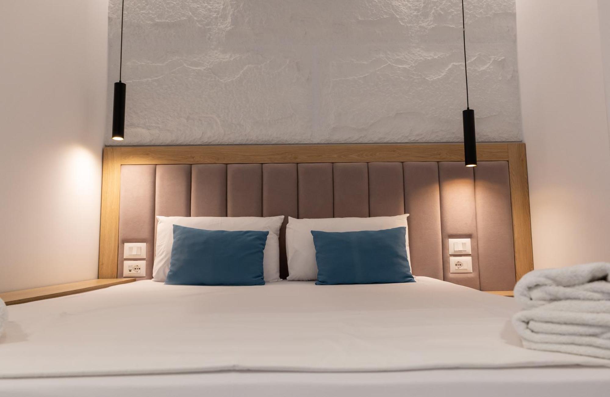 Monel Hotel Εξαμίλιο Εξωτερικό φωτογραφία