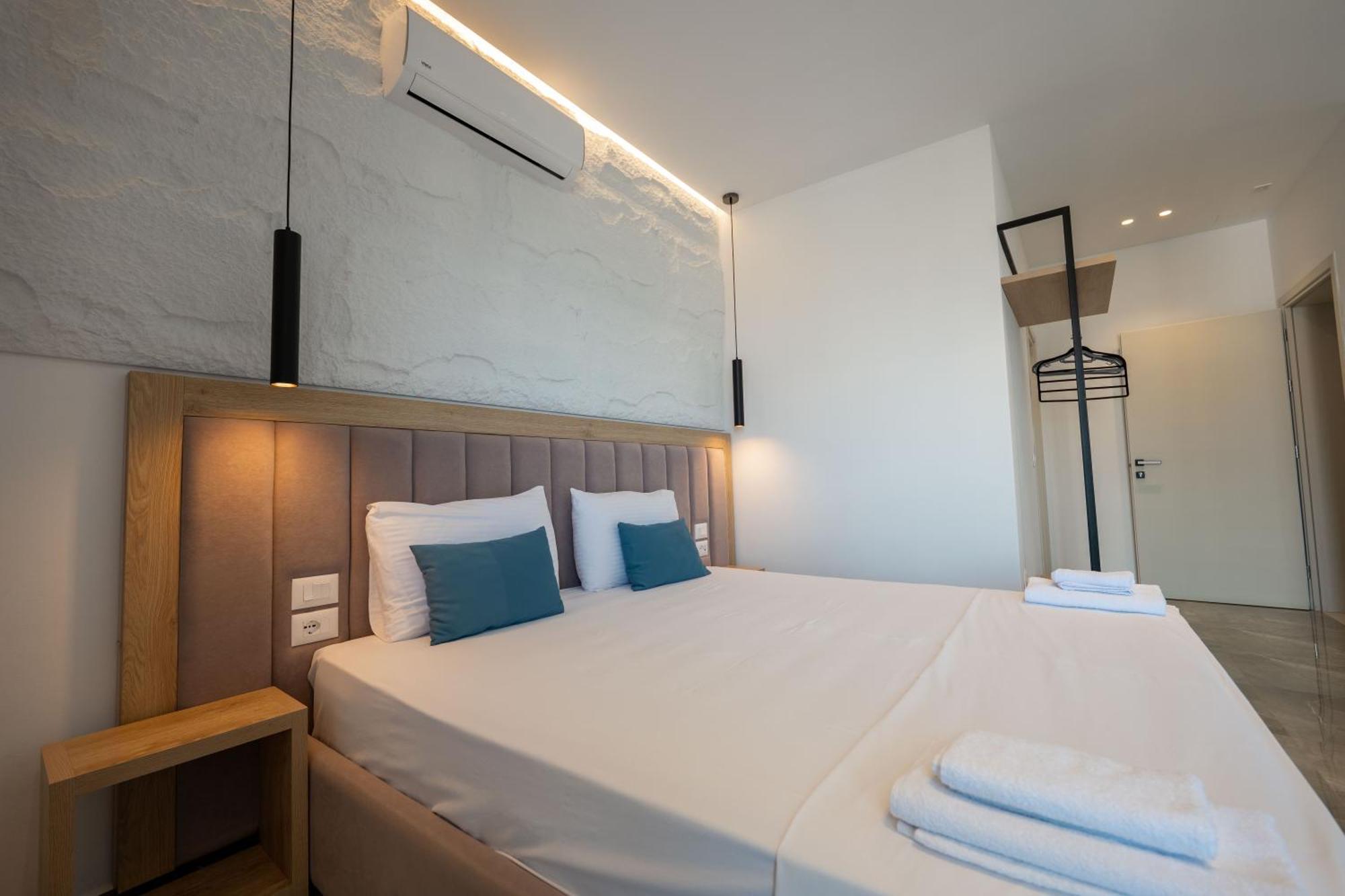 Monel Hotel Εξαμίλιο Εξωτερικό φωτογραφία