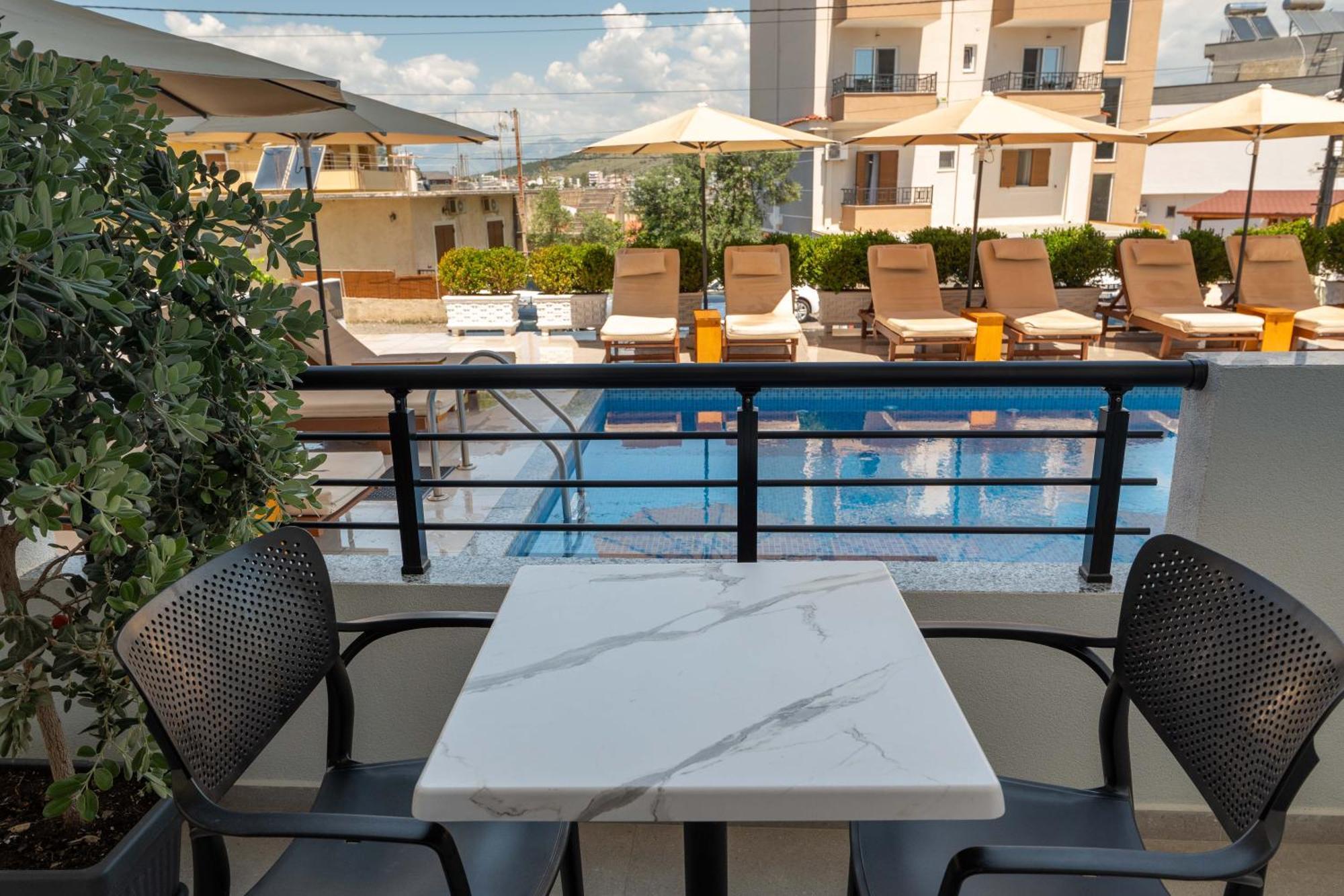 Monel Hotel Εξαμίλιο Εξωτερικό φωτογραφία